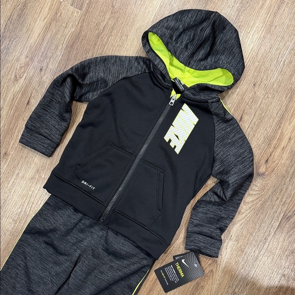 NWT Nike Therma Sweatshirt and Sweatpants Set Size 24 Months - Picture 2 of 7
